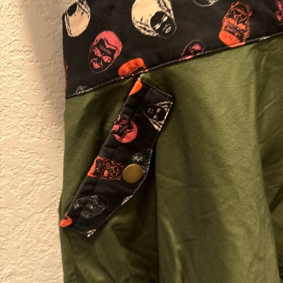 Universal Studio Woman’s Monsters Unique Vintage Monster Dress Size Med 6-8 - Picture 8 of 9